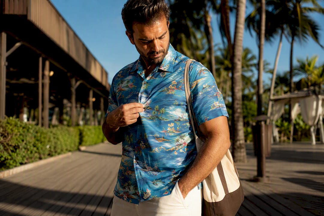Man wearing Dan Flashes shirt on resort boardwalk