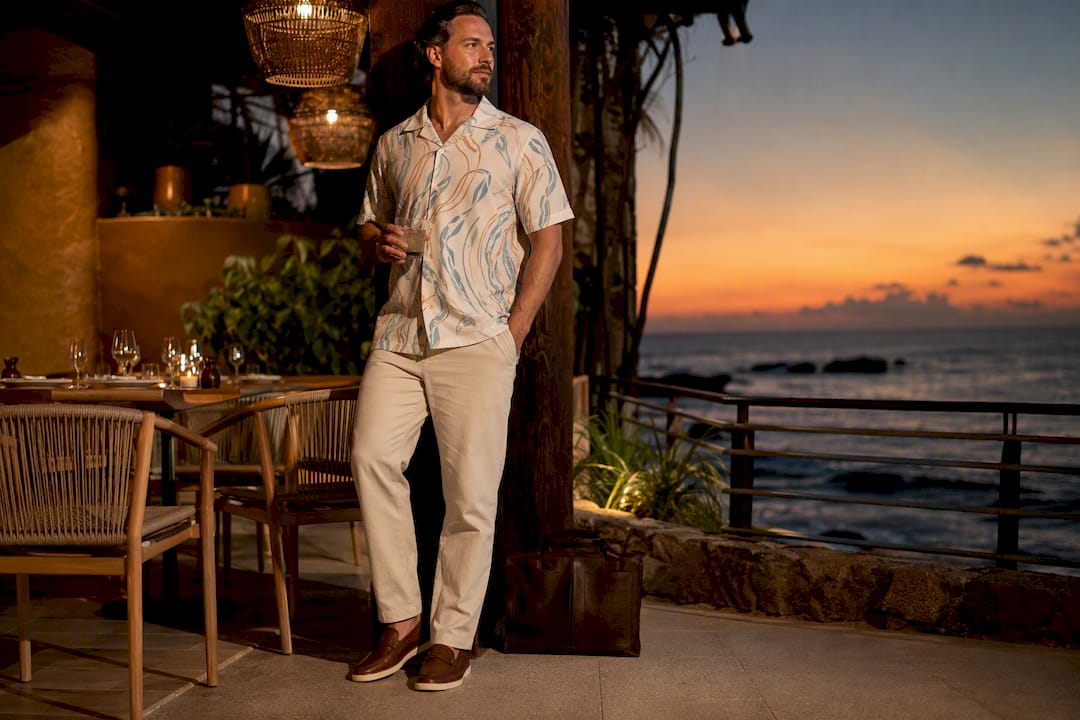 Man wearing Dan Flashes shirt with casual shoes