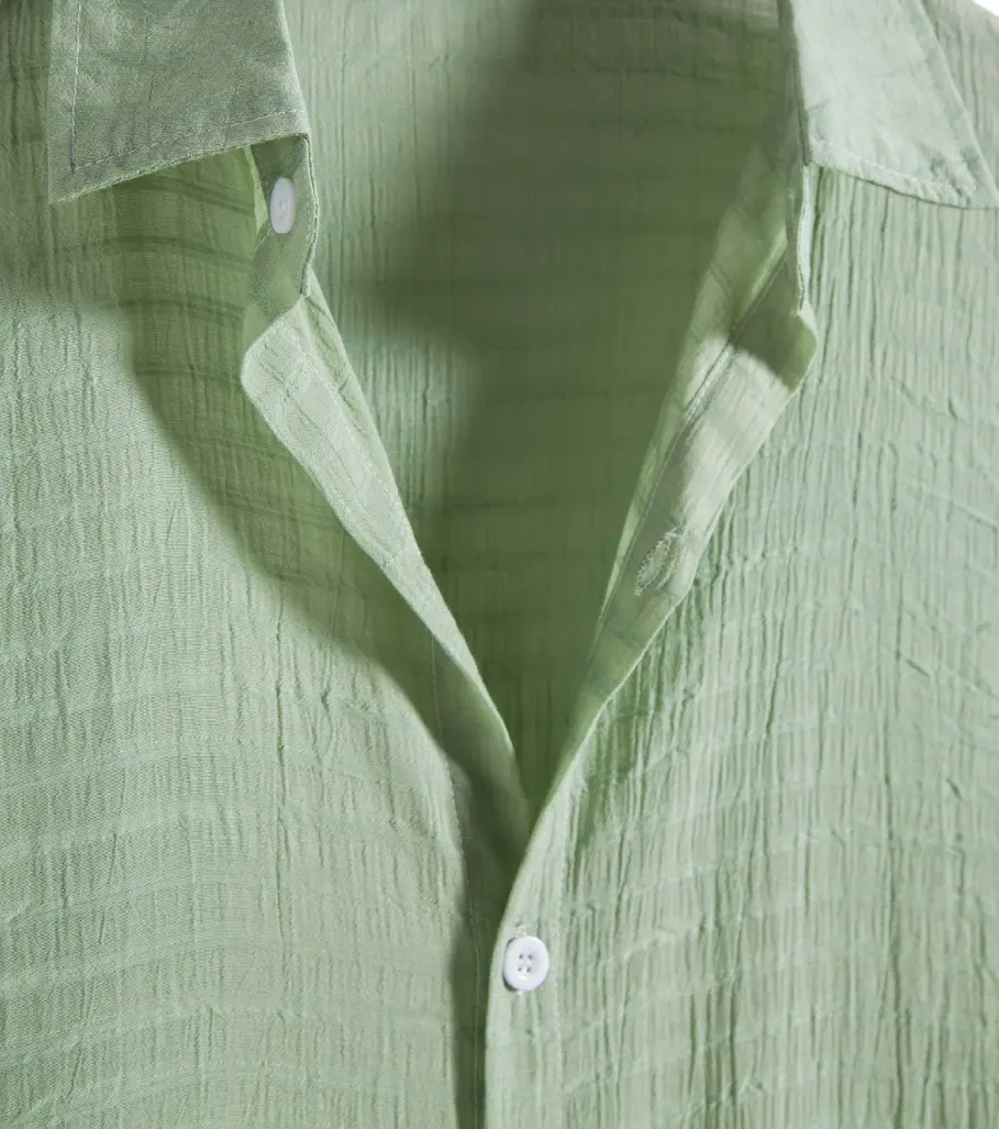 Solid Textured Beach Shirt, collar detail